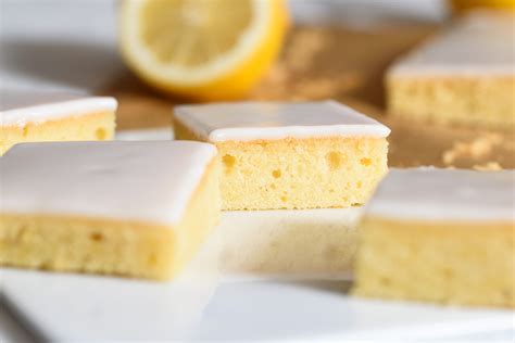 Zitronen Blechkuchen