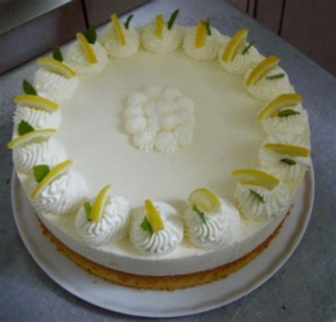 Zitronensahnetorte
