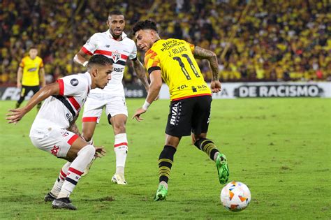 a que hora juega barcelona sc hoy