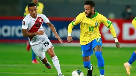 a que hora juega perú vs brasil 2023