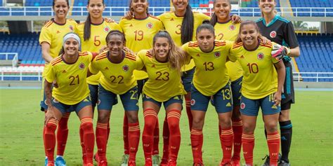 a que horas juega colombia femenino