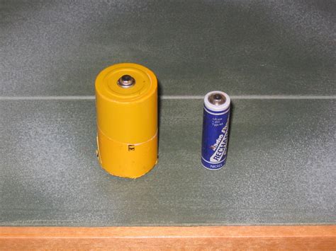 aa to d cell adapter