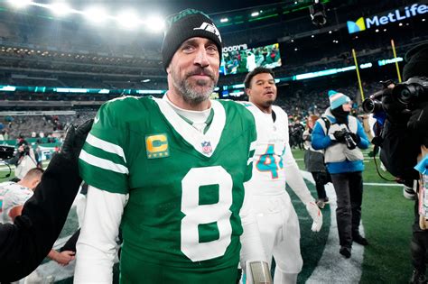 aaron glenn open to aaron rodgers returning to jets in 2025