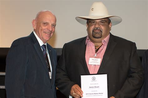 Unveiling Aaron Stuart's惊奇转型：创业传奇揭秘