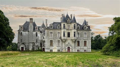 Abandoned 17th Century Fairy tale Castle Everything Left Behind