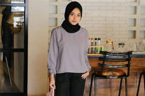 Baju warna Abu-Abu