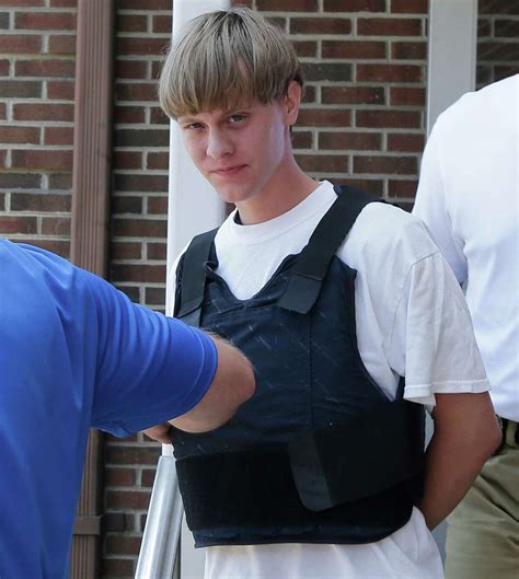 accused charleston church shooter dylann roof beaten in jail