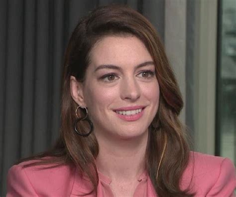 actress anne hathaway biography