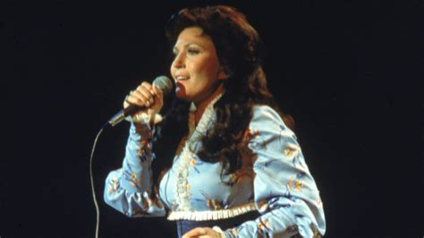 actress who played loretta lynn in movie