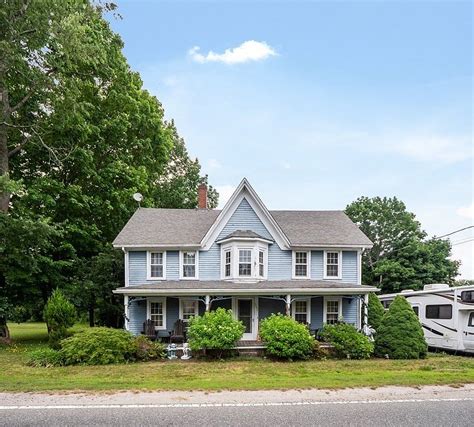 Acushnet Zillow