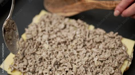 Adding Breadcrumbs To Ground Beef