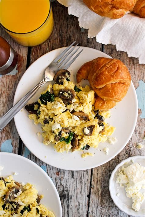 adding feta to scrambled eggs