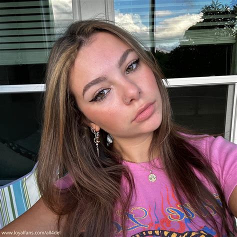 adelia nyle fans