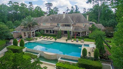 adrian peterson selling home
