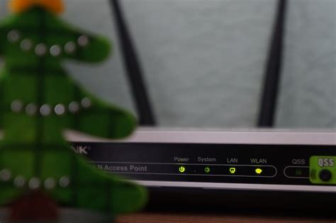 How to disable router DNS server (with PiHole already configured in