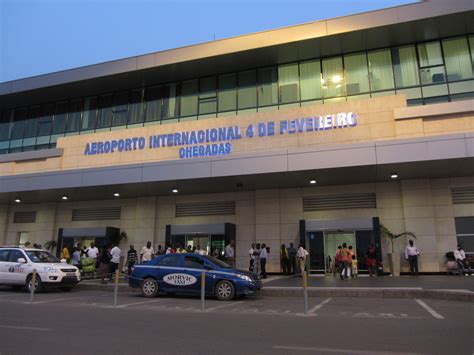 aeroporto 4 de fevereiro em angola