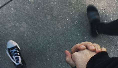 hand handholding holdinghands couple love aesthetic Dark