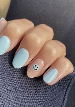 Aesthetic Short Acrylic Nails: Embrace The Latest Trend In Nail Fashion