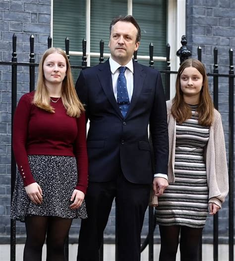 age of liz truss daughters