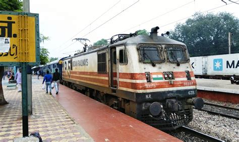 agra lucknow intercity express