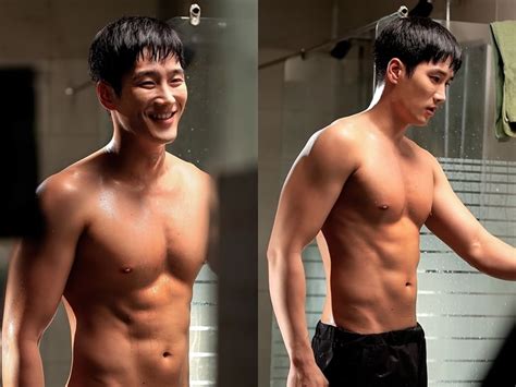 ahn bo hyun abs