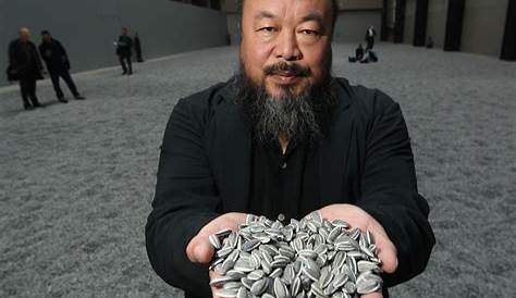 Chinese kunstenaar en activist Ai Weiwei ontwerpt 10.000 mondmaskers