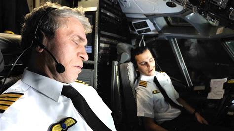 airline pilot dies in flight