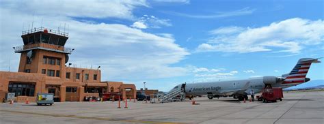 airlines flying out of santa fe nm