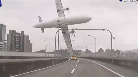 airplane crash caught on video