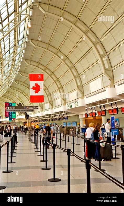 airports in toronto ontario canada