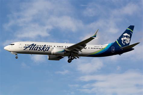 alaska airlines boeing 737 forced