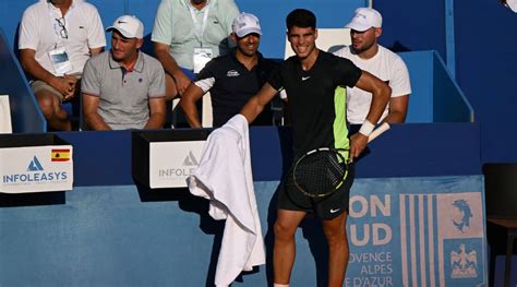 alcaraz wins first tour match