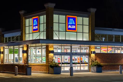aldi new year's day hours 2024