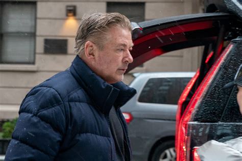alec baldwin asks to dismiss charges