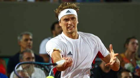 alexander zverev hitting umpire chair