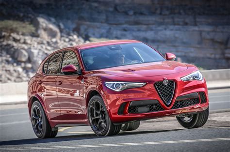 alfa romeo stelvio quadrifoglio costo