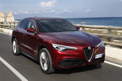 alfa romeo suv 2020 tail