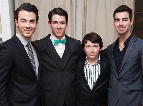 all the jonas brothers siblings