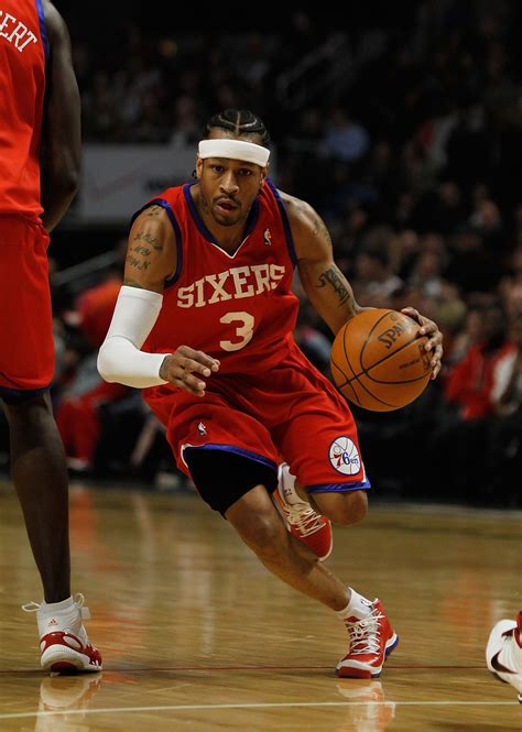 allen iverson playing basketball