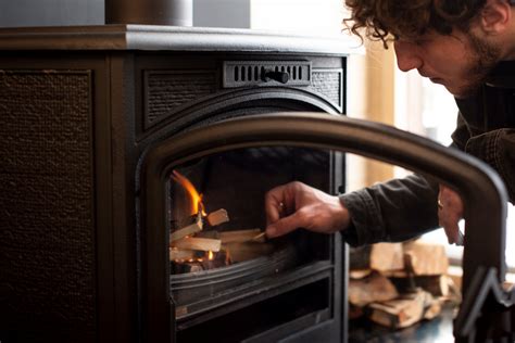 Comment allumer un feu dans un poêle à bois guide complet BellierNeau Cheminée et Poêle