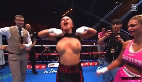 amatuer flashing tits