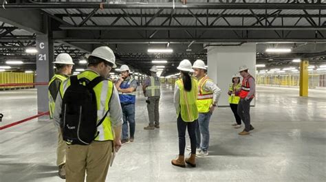 Amazon Oakland Hours