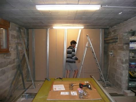 Amenagement Sous Sol Hauteur 2M Pièce Basse De Plafond : Aménagement Peinture Décoration Éclairage - Côté  Maison