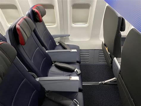 american airlines extra legroom seating