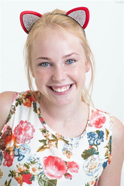 amour angel model runa