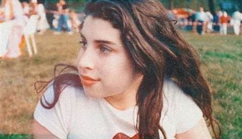 20 Adorable Photos of Amy Winehouse as a Child From the 1980s Vintage