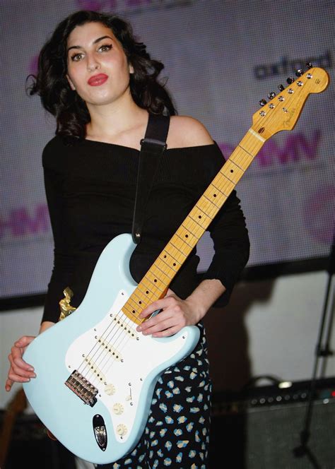 amy winehouse photos through the years