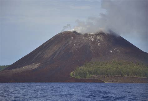 anak krakatau volcano type