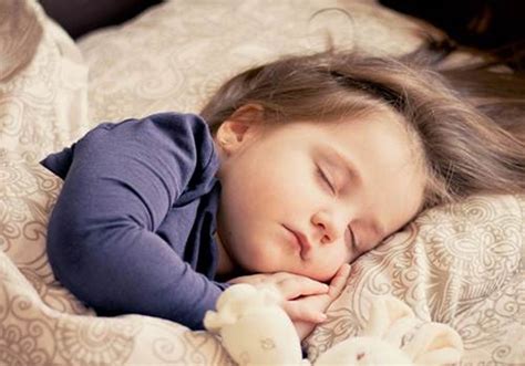 5 Adab Sebelum Tidur yang Perlu Diajarkan pada Anak