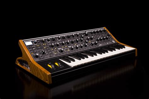 Analog Synthesizer Instruments